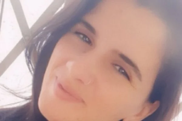 Mulher é suspeita de provocar incêndio em casa com os 4 filhos; criança salvou irmãos