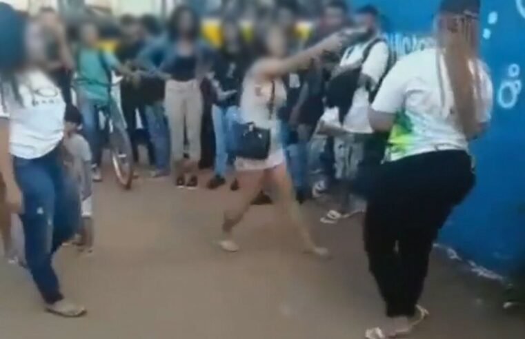 Jovem aponta arma para cabeça de aluna durante briga em porta de escola no DF