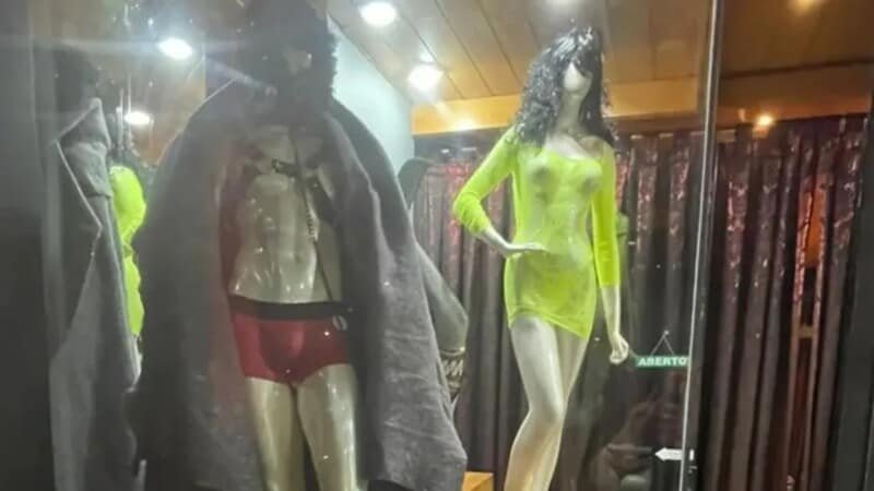 Sex shop de BH lança fantasia de mendigo agredido por personal