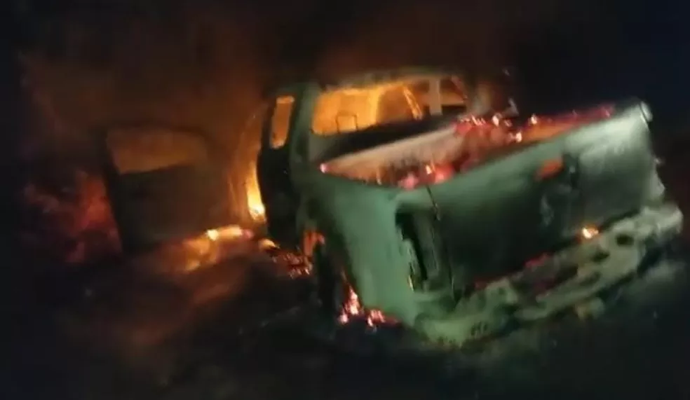 Mansão é fuzilada e carros são incendiados em confronto na fronteira de MS; vizinhos falam em 200 tiros