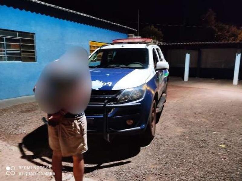 Pai introduz objetos na vagina da filha de 5 anos durante sessões de estupro