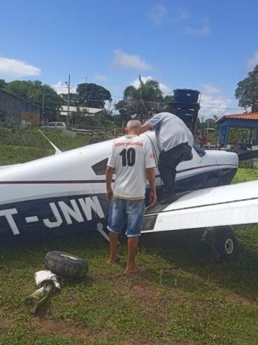 Trem de pouso de avião se parte durante aterrisagem em MT; registro está vencido