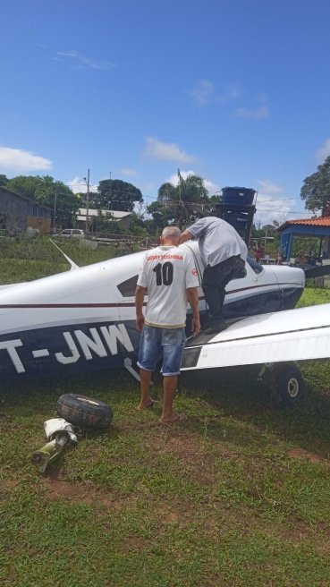 Trem de pouso de avião se parte durante aterrisagem em MT; registro está vencido