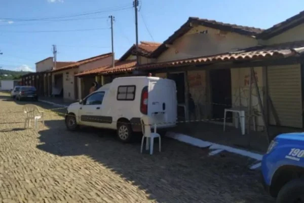 Motorista de ambulância bêbado atropela idoso deitado na rede
