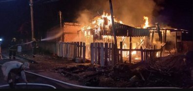 Incêndio destrói casa de madeira em MT