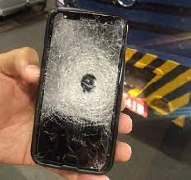 Segurança leva tiros, mas é “salvo” por celulares em MT