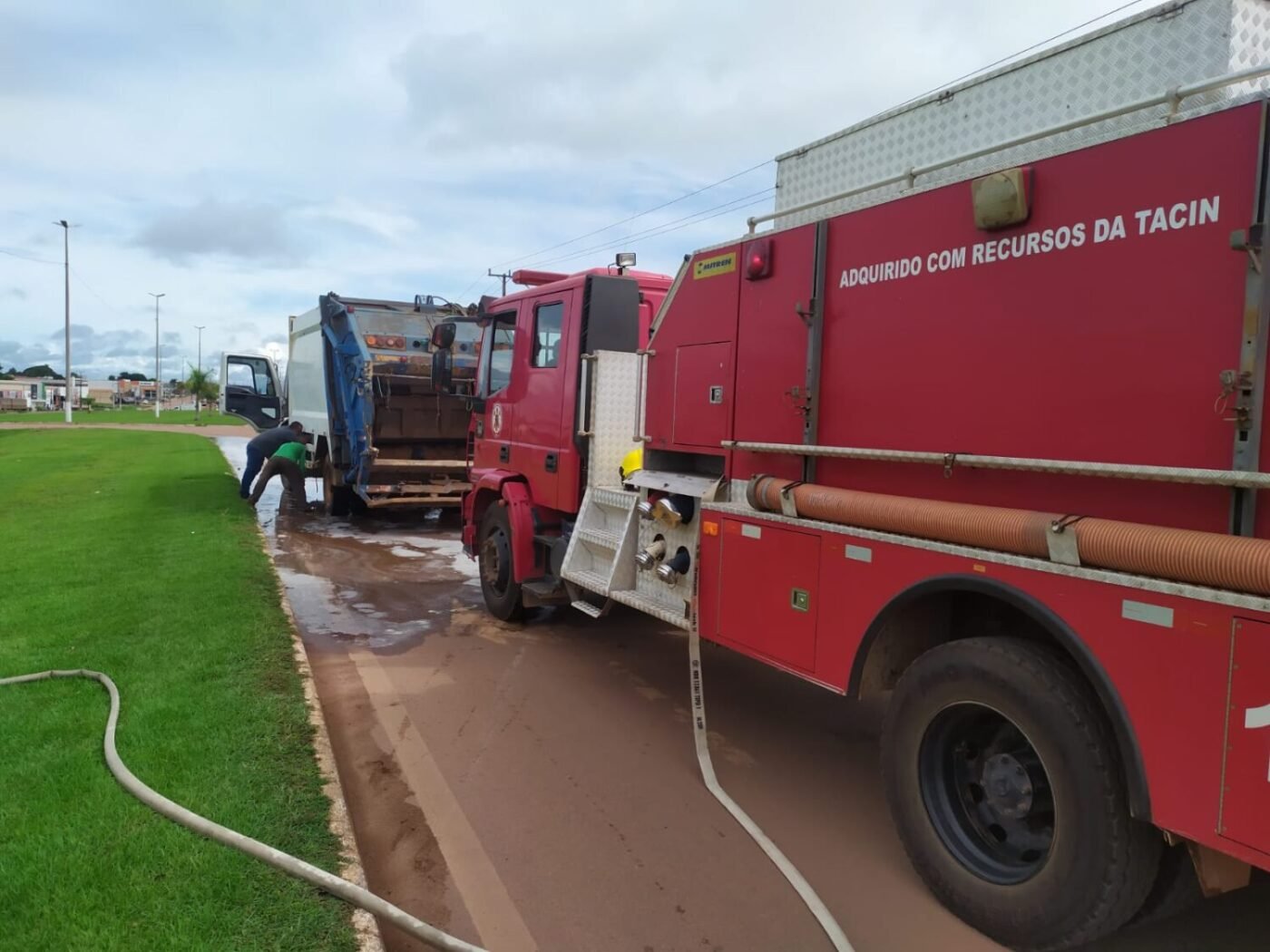 Corpo de Bombeiro é acionado para conter fogo em caminhão em Guarantã do Norte