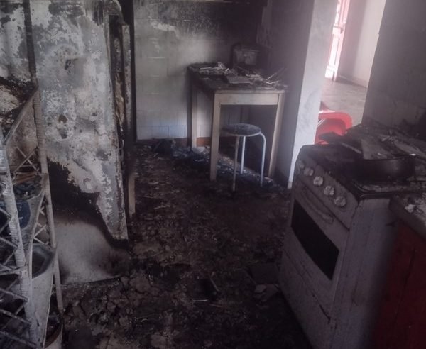 Mulher escapa minutos antes de explosão de gás e incêndio ao sair para ir a mercado em SP