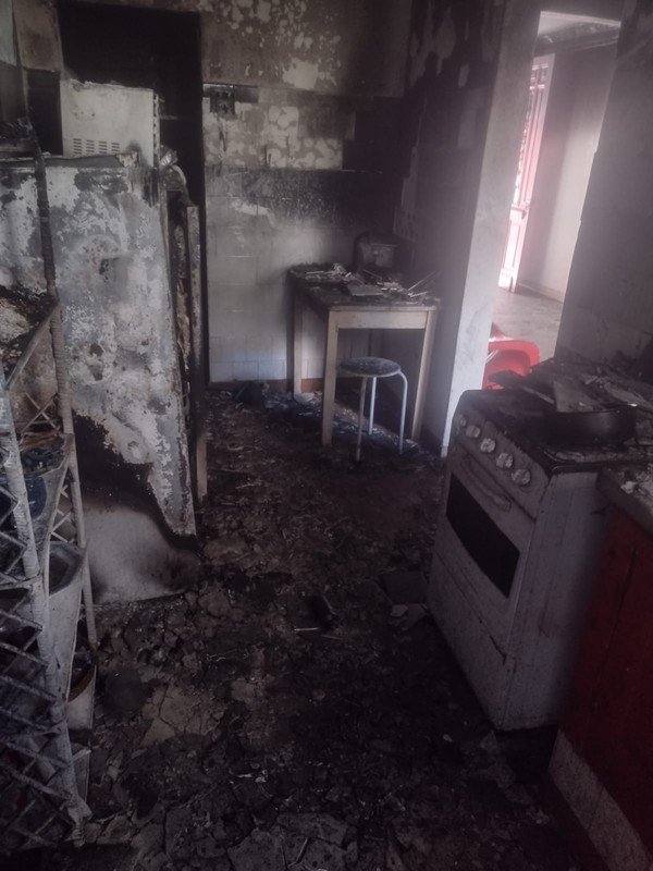 Mulher escapa minutos antes de explosão de gás e incêndio ao sair para ir a mercado em SP