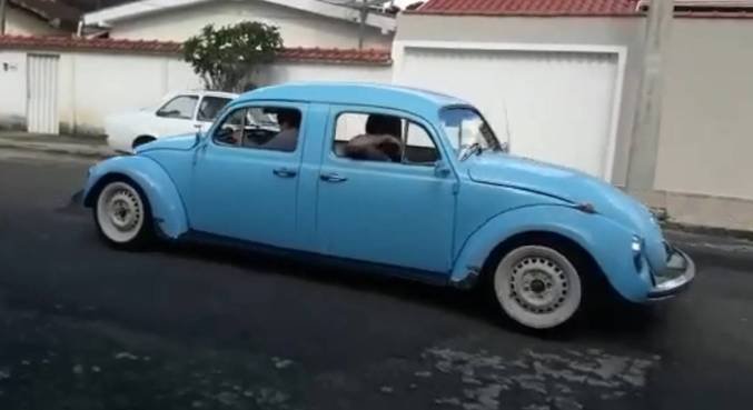Oficina em MG cria Fusca com duas frentes e impressiona motoristas