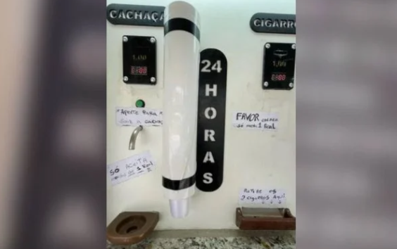 ‘Engenhoca’ que vende cigarro e cachaça por R$ 1 chama atenção em bairro de BH: ‘Estão em 2050’
