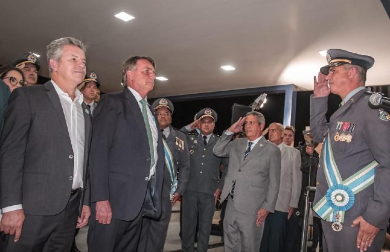 Presidente Jair Bolsonaro e governador participam da formatura de 506 policiais militares de MT