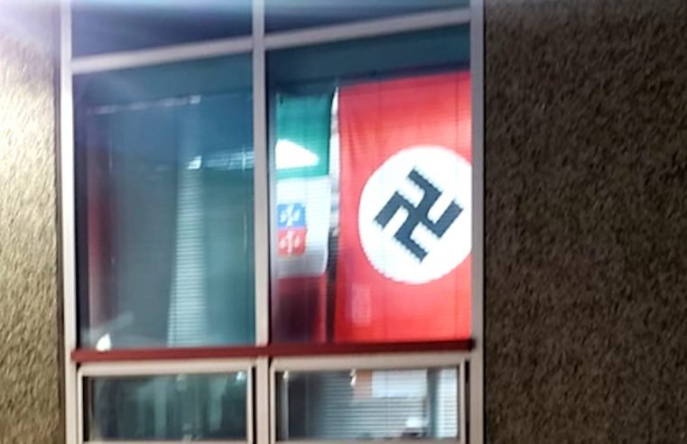 Post de símbolo nazista em rede social de alunos revolta pais
