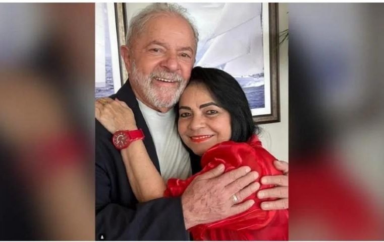 Em evento com Lula, na Bahia, prefeita tem o celular roubado