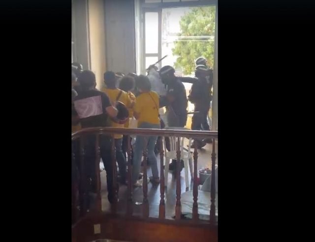 Professores são agredidos por Guarda Municipal durante ato por reajuste em BH