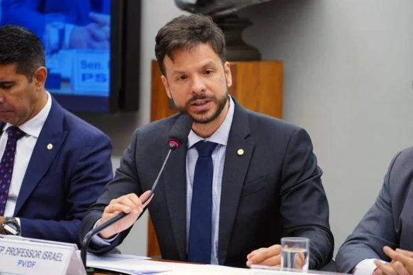 Deputado federal é assaltado e ameaçado com faca no centro de Brasília