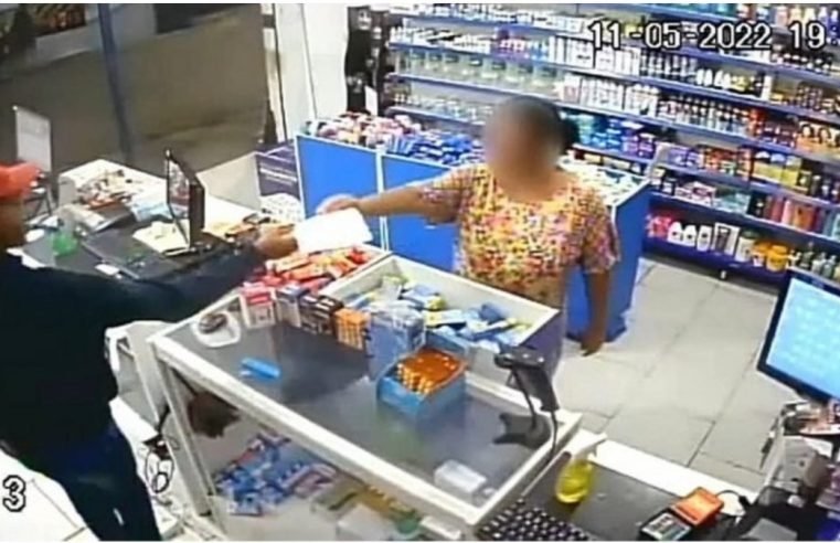 Idosa confunde assaltante com vendedor de farmácia e entrega receita médica a ele