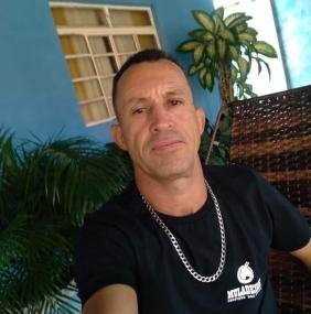 Após ouvirem briga de casal, vizinhos encontram homem morto na área de casa