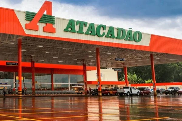 Rede Atacadão é multada em R$ 1 milhão por vender produtos vencidos