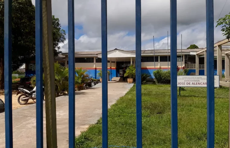Adolescente ‘brinca’ com ameaça de fazer massacre em escola, assusta moradores e vai parar na delegacia, em Roraima