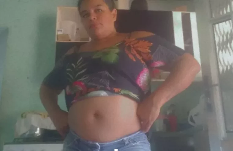 Mulher vai ao médico com dores nas costas e descobre estar grávida de quase oito meses: ‘assustador’