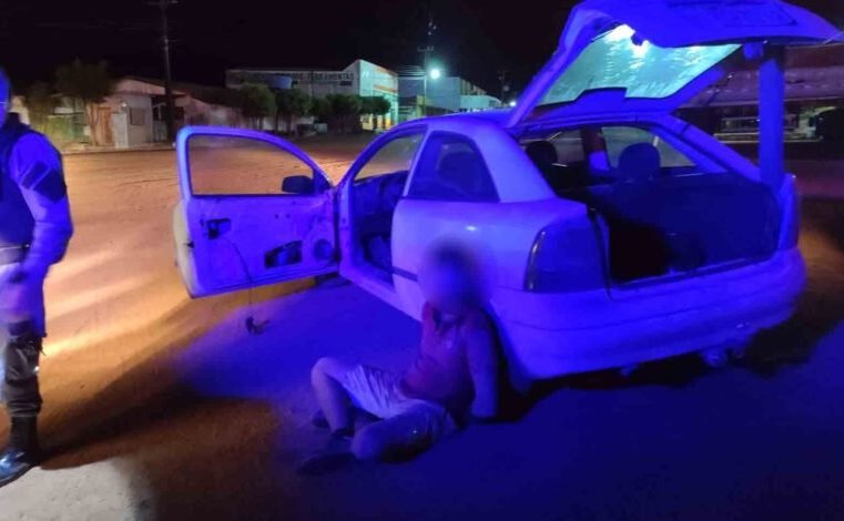 Homem é detido após efetuar disparos contra irmãos devido a discussão no trânsito; um faleceu