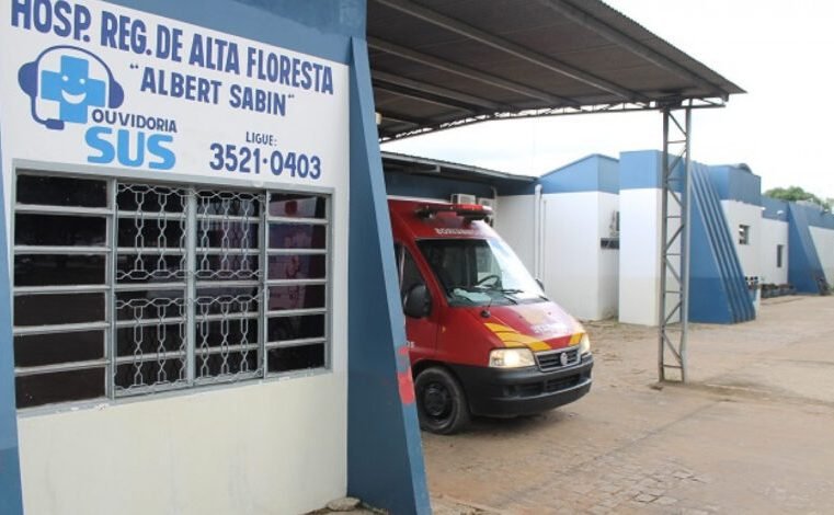 Vítima de acidente vai duas vezes para sala de cirurgia no Hospital Regional de Alta Floresta, mas volta sem operar