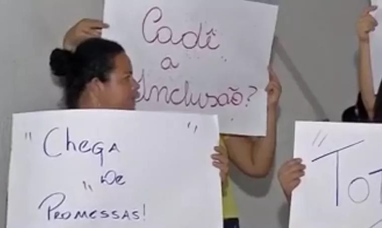 Pais reclamam da falta de monitores para alunos com deficiência em Sinop