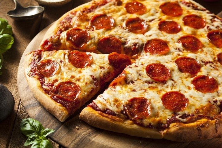 Bandidos rendem entregador e roubam pizza de 2 metros e refrigerantes em Sorriso