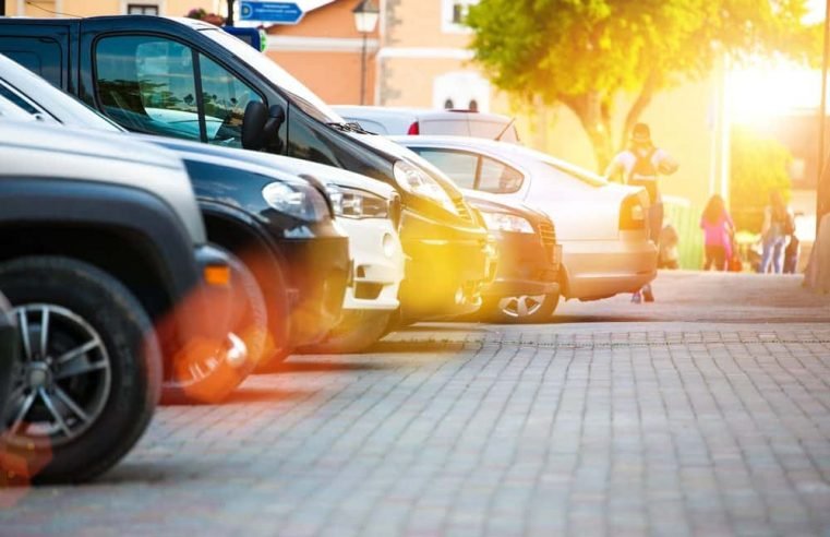 Estacionar em calçada é proibido e pode render multa de R$ 195,23, alerta Secretaria de Trânsito de Sinop