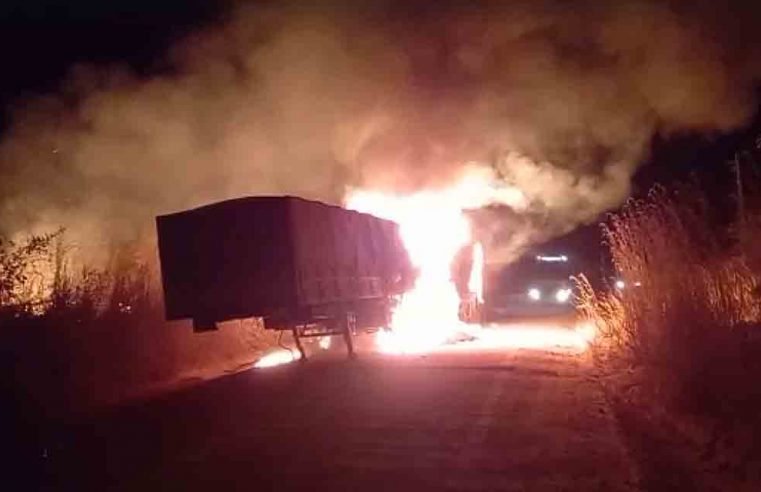 Vagões de veículo de carga carregados com grãos pegam fogo na MT-208