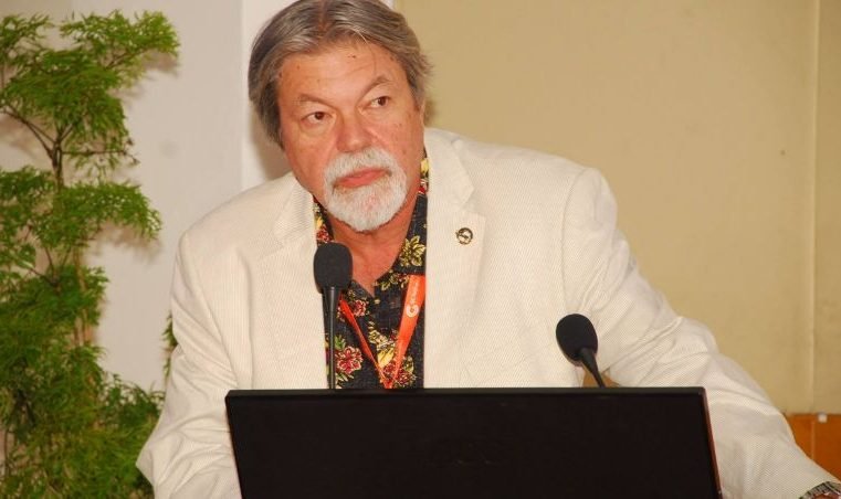 Atleta denuncia médico, ex da atual namorada, por injúria racial e homofobia