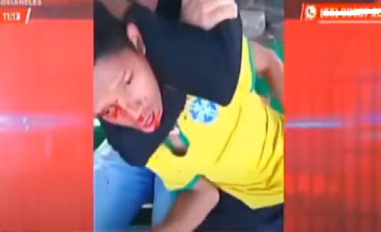 Ladrão é flagrado roubando bicicleta e apanha de populares