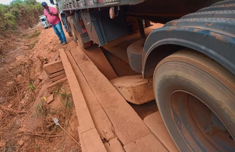 Caminhoneiros realizam reparos para conseguirem trafegar sobre ponte na MT-322