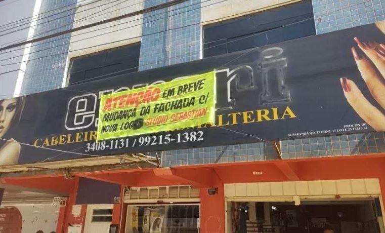 Ferrari processa dono de salão no DF e cobra R$ 50 mil