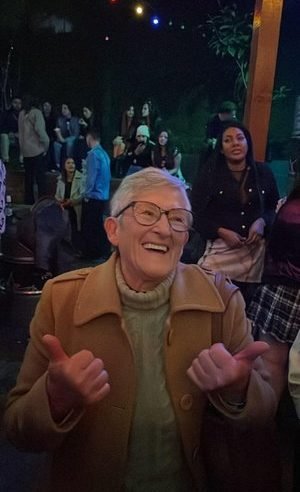 Avó de 74 anos acompanha netos durante balada em Caxias do Sul: ‘gosto de me divertir’