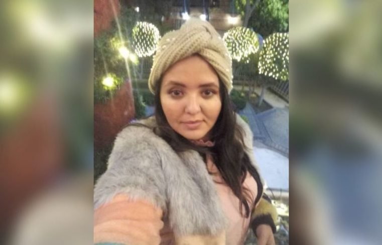 Mulher é queimada em praça e morre por causa de barulho de filho autista; entenda