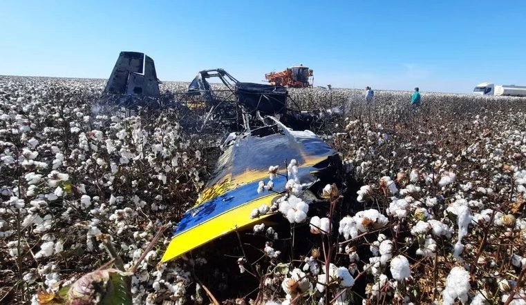 Avião agrícola cai, pega fogo e piloto sofre queimaduras em Lucas do Rio Verde