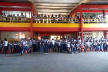 Professora perde a paciência, xinga aluno e abandona sala em VG