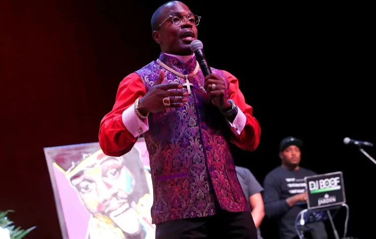 Pastor de NY é assaltado durante culto e suspeitos levam mais de US$ 1 milhão em joias