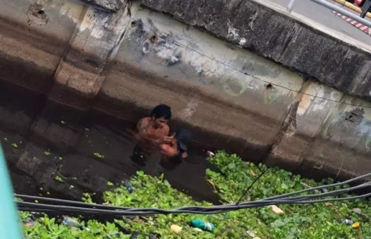 Casal é flagrado em ‘clima de romance’ em esgoto em AM
