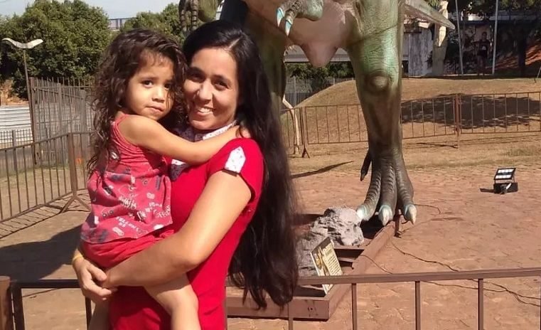 Em possível surto, mãe mata filha asfixiada e fere outro filho adolescente que conseguiu escapar