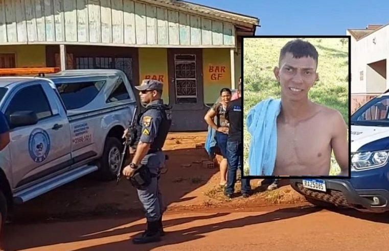 Jovem é encontrado morto com lençol enrolado no pescoço em frente de bar