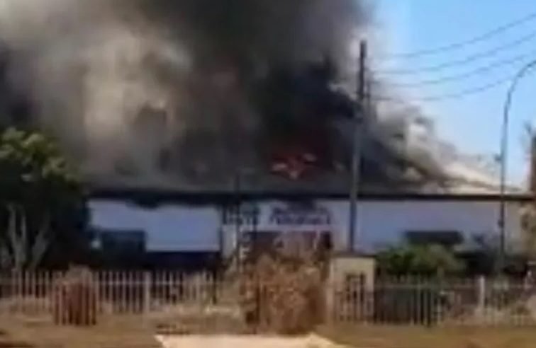 Prédio de escola pega fogo em Marcelândia
