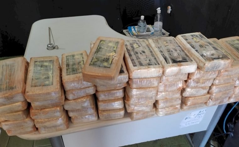 PRF apreende droga avaliada em R$ em milhões em veículo na MT 322 em Matupá