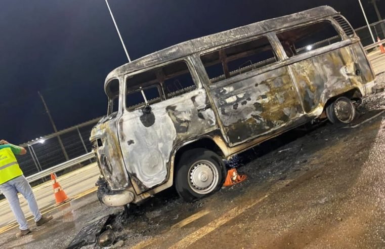 MT-208: veículo pega fogo em praça de pedágio de Alta Floresta