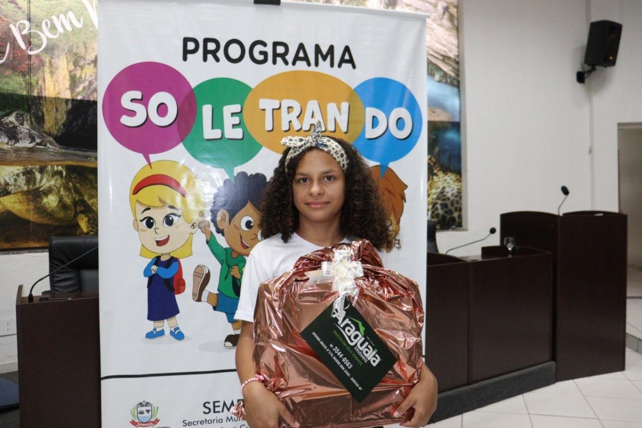 Aluna Maria Cristina  é a ganhadora do Programa Soletrando em Sorriso