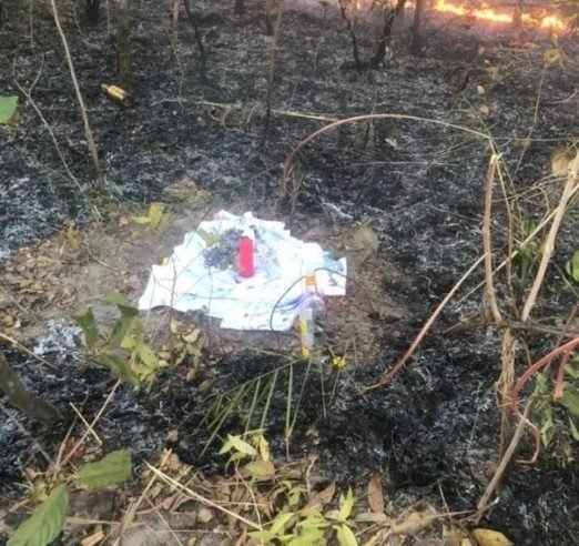 Trabalho de macumba inicia fogo na encosta da Serra Azul em Barra do Garças