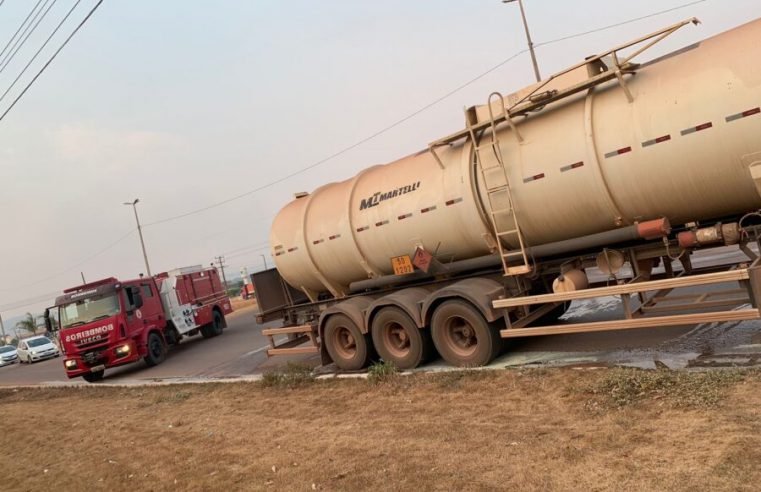 Carreta que transportava combustível pega fogo na BR-163 em Guarantã do Norte