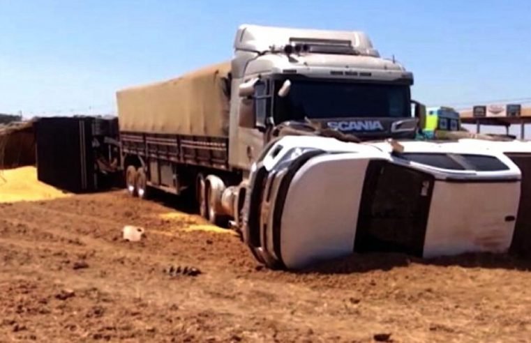 Criança e 4 adultos ficam feridos em colisão entre caminhonete e carreta na BR-163